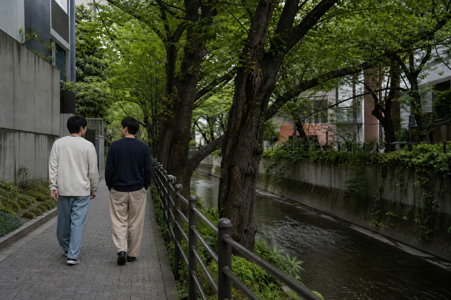 A quiet tree-lined Tokyo route suited to an unhurried proposal plan
